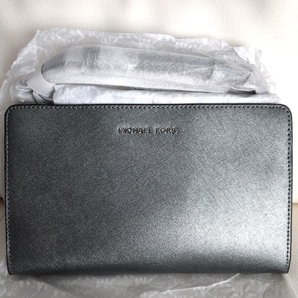 MICHAEL KORS Jet Set Large Crossbody Clutch - Pewter NWT